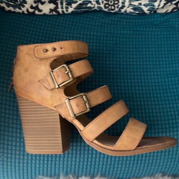 Host Pick 7-17-24 Chunky Tan Heel Size 10 - Picture 2 of 7